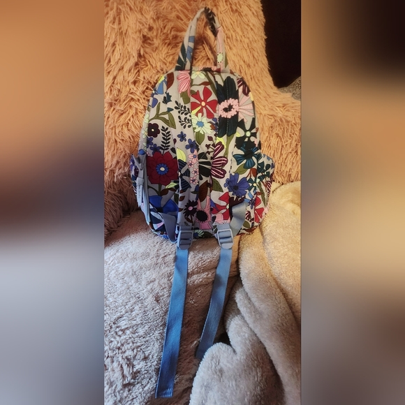 NWT VERA BRADLEY ESSENTIAL COMPACT BACKPACK-Bengal Lily - Picture 3 of 3